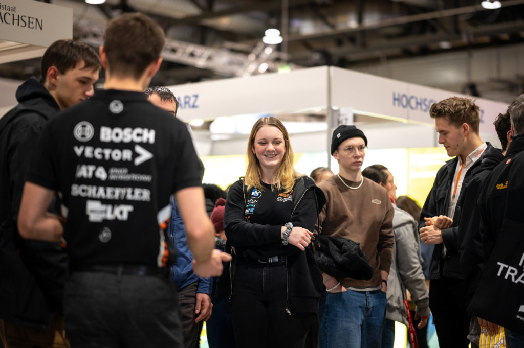 Gespräch bei der Messe KarriereStart 2024