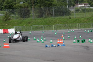 KatE auf der Rennstrecke in voller Fahrt