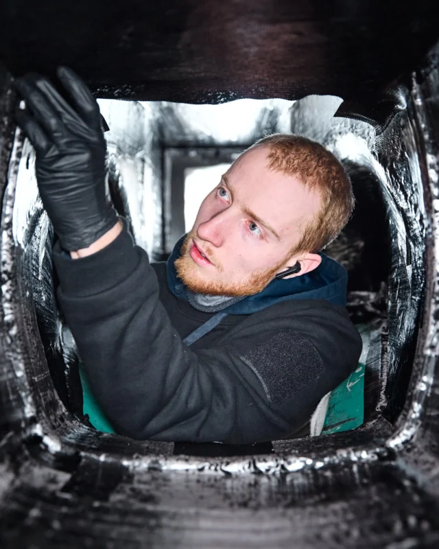 All eyes on those carbon fibres 👀🏎️
Our manufacturing phase is in full swing! Here’s a closer look at the lamination process for the monocoque of our upcoming race car.

Alle Augen auf die Kohlefasern 👀🏎️
Unsere Fertigungsphase ist in vollem Gange! Hier ein genauerer Blick auf den Laminierungsprozess für das Monocoque unseres kommenden Rennwagens.

#elbflorace #formulastudent #engineering #automotiveengineering #mechanicalengineering #carbon #carbonfiber #composites #design