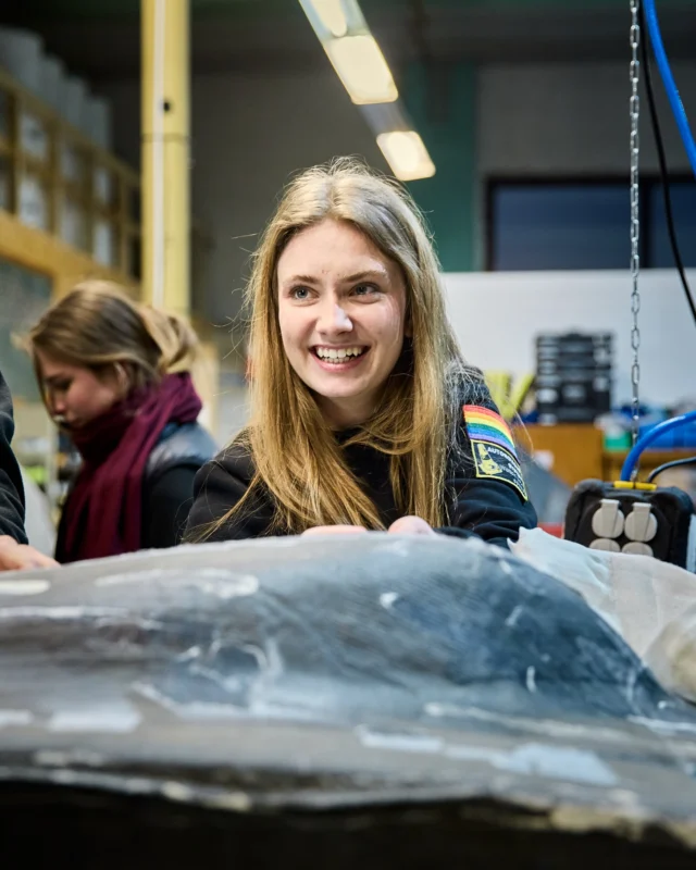 Joyful faces, eager to see the result of months of hard work! ☺️🏎️✨
The whole team gathered for the big moment: the demoulding our 2025 car’s monocoque after its final curing process. We can’t wait for what lies ahead!

See you at our 2025 Rollout on the 17th of May! 👊

Begeisterte Gesichter, die das Ergebnis monatelanger harter Arbeit sehen wollen! ☺️🏎️✨ 
Das gesamte Team versammelte sich für den großen Moment: das Entformen unseres Monocoque für das 2025er Auto nach dem letzten Aushärteprozess. 
Wir freuen uns auf das, was vor uns liegt!

Wir sehen uns bei unserem 2025 Rollout am 17. Mai! 👊

#elbflorace #formulastudent #engineering #automotiveengineering #passion #motorsport #carbon #manufacturing #mechanicalengineering #carbonfiber #performance #racing #excitement #cannotwait