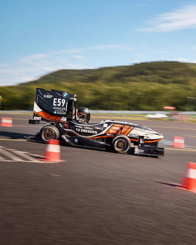 Whoooosh💨
(FS Czech 2025, Manual Autocross)

#elbflorace #formulastudent #engineering #automotiveengineering #competition #2025season #czechia #formulastudentczech