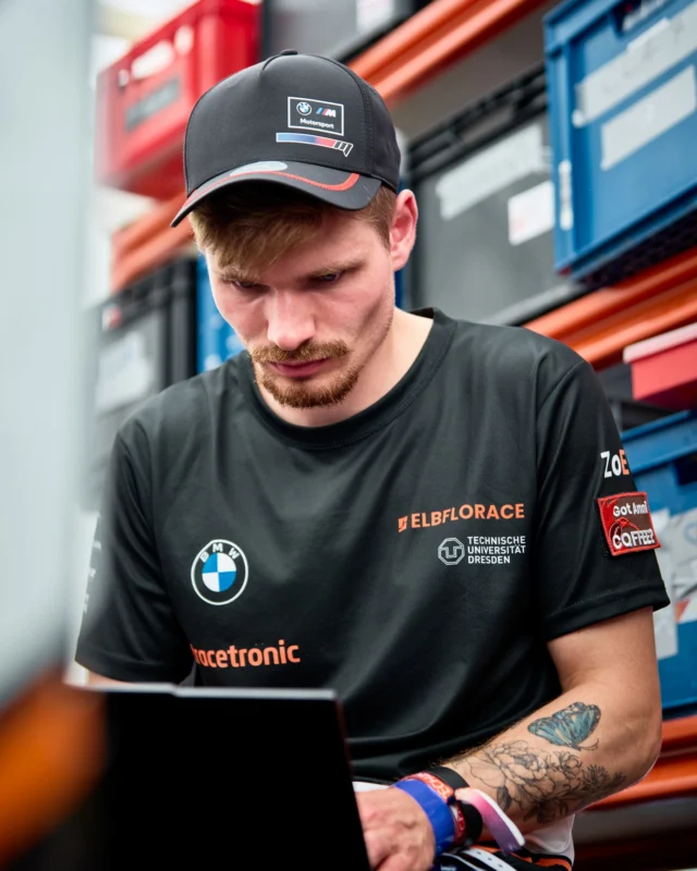Focus and hard work 😎🛠️
(FS Czech 2025, Preparing the car for the Dynamic Disciplines)

#elbflorace #formulastudent #engineering #automotiveengineering #competition #2025season #czechia #formulastudentczech