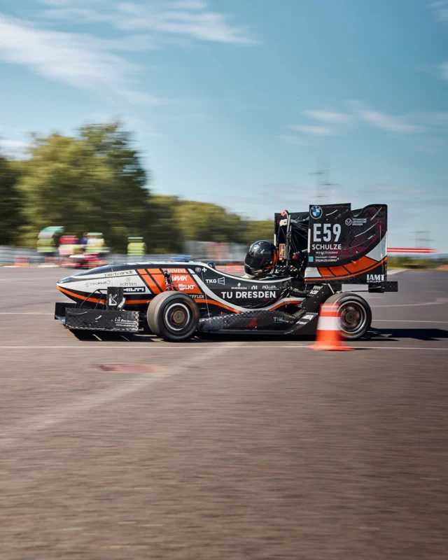 Chasing every millisecond 🏎️💨
(FS Czech 2025, Manual Skidpad & Manual Acceleration)

#elbflorace #formulastudent #engineering #automotiveengineering #competition #2025season #czechia #formulastudentczech