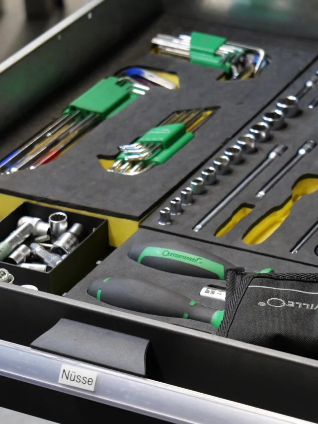 Organisation determines efficiency. 
Searching for tools disrupts workflows, breaks concentration and causes unnecessary delays. In high-pressure situations, it quickly strikes how much a lack of structure slows down the entire manufacturing process.
Each of our tools is engraved with the modules name by us and therefore clearly identifiable to optimize our organisation. Our module leaders are equipped with their own toolboxes, featuring custom-made foam inserts that keep every tool protected, sorted and immediately accessible.
The result is a smoother, faster and significantly more efficient workflow. Especially in the pit, this level of order ensures that every movement is prepared and full focus remains on the task at hand.
We express our sincere thanks to our long term partner @stahlwilletoolexperts, who have been making a substantial contribution to our daily work.

Organisation entscheidet über Effizienz. 
Die Suche nach Werkzeugen stört Arbeitsabläufe, unterbricht die Konzentration und verursacht unnötige Verzögerungen. In Situationen mit hohem Druck wird schnell deutlich, wie sehr ein Mangel an Struktur den gesamten Prozess verlangsamt.
Deshalb sind alle unsere Werkzeuge von uns graviert und klar identifizierbar, um unsere Organisation zu optimieren. Unsere Modulleiter sind mit eigenen Werkzeugkästen ausgestattet, die über maßgeschneiderte Schaumstoffeinlagen verfügen, die jedes Werkzeug schützen, ordnen und sofort zugänglich machen.
Das Ergebnis ist ein präziserer, schnellerer und deutlich effizienterer Arbeitsablauf während der Montage. Gerade in der Pit sorgt diese Ordnung dafür, dass jede Handlung genau ausgeführt werden kann und die volle Konzentration bei der jeweiligen Aufgabe bleibt.
Dafür bedanken wir uns ganz herzlich bei @stahlwilletoolexperts, die damit einen wesentlichen Beitrag zu unserer täglichen Arbeit leisten.

#ELBFLORACE #FormulaStudent #Engineering