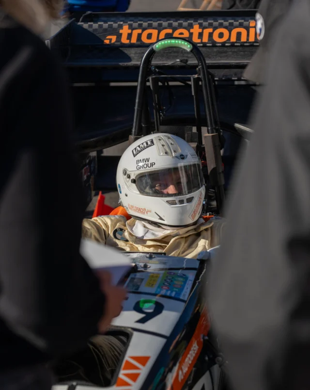 Racing around our testtrack is always a special experience for our members as well as our sponsors 🧡

#ELBFLORACE #FormulaStudent #Engineering