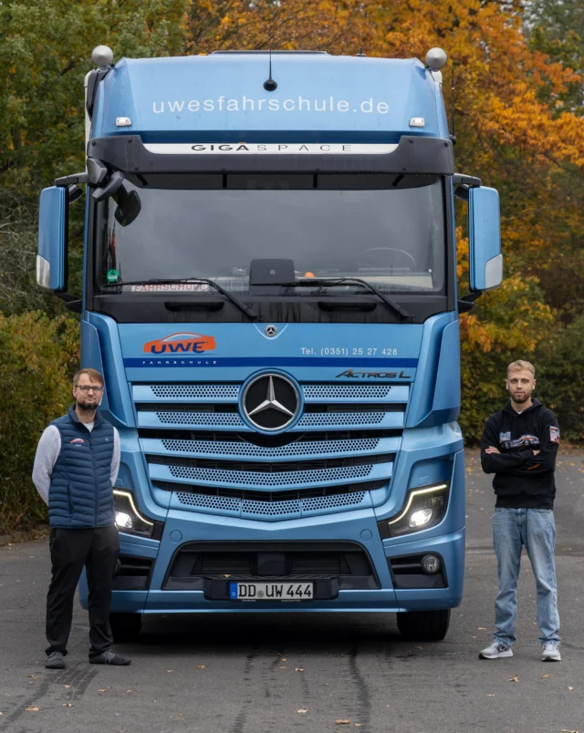 Thanks to Uwes Fahrschule our team members can drive our racecars safely to every event 🧡

#ELBFLORACE #FormulaStudent #Engineering